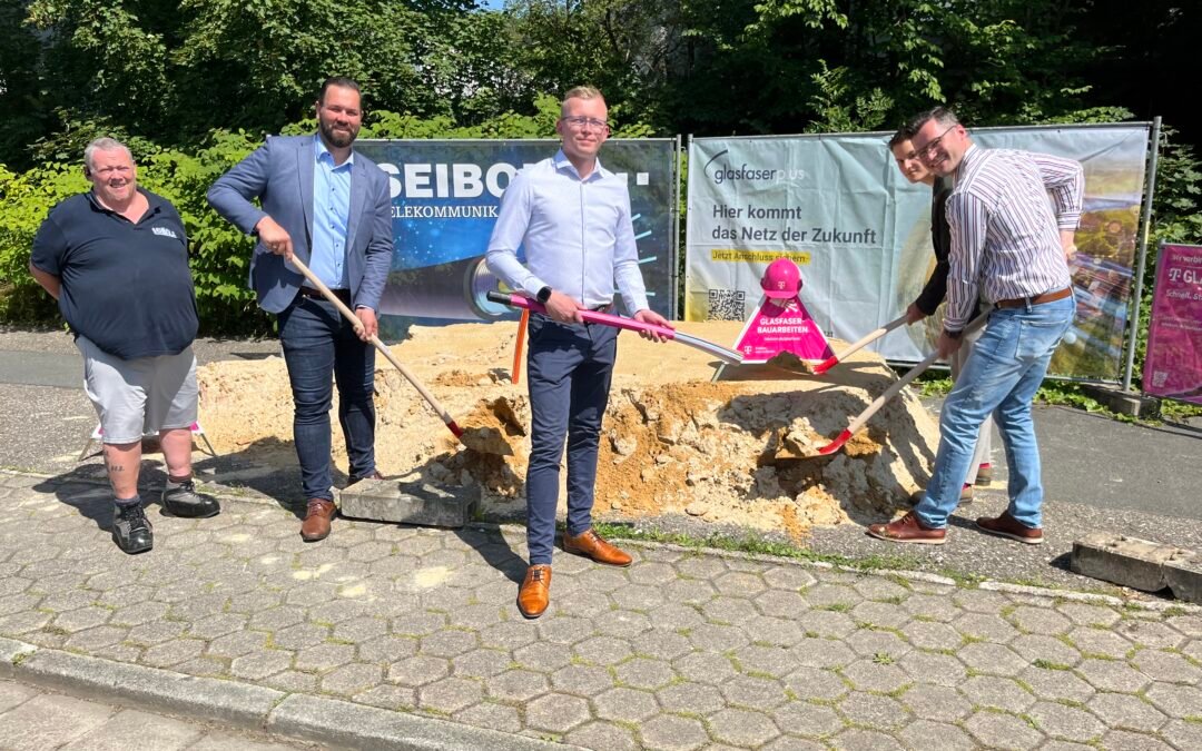 Spatenstich für den Glasfaserausbau in Bindlach